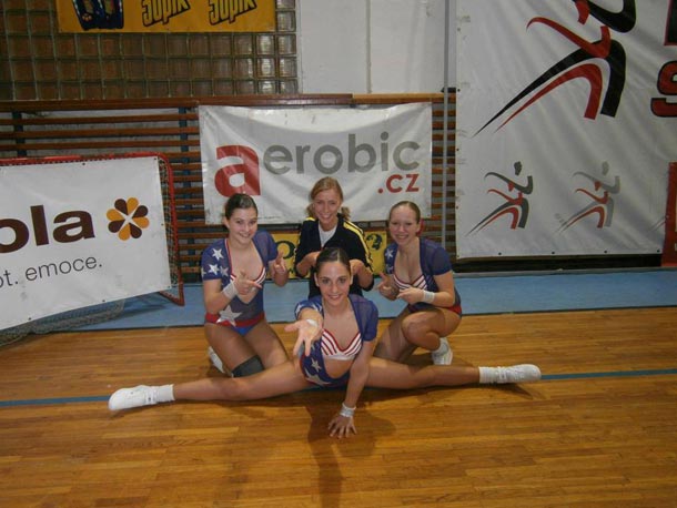 Kdo je Pop To The Top? 