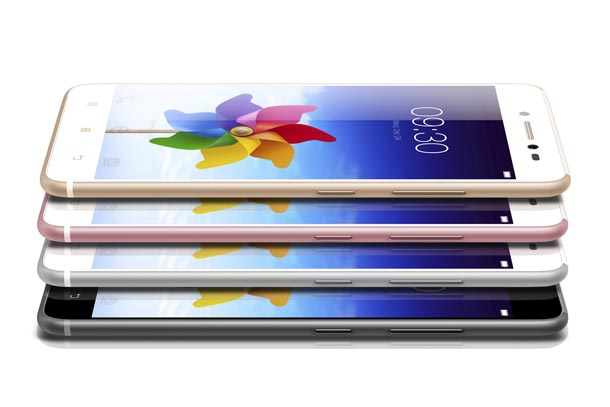 Lenovo S90: telefon stvořený pro focení a sdílení