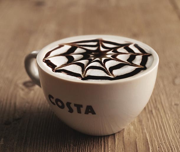 Roasted almond cappuccino v Costa Coffee 