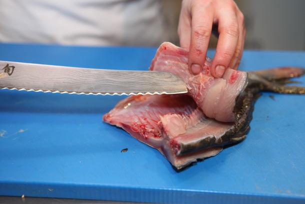 Filet vyřízneme včetně kostí