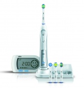 : Oral-B Professional Care Triumph® 5000, který díky své technologické vyspělosti odstraňuje až o 100 % více plaku než běžné manuální zubní kartáčky