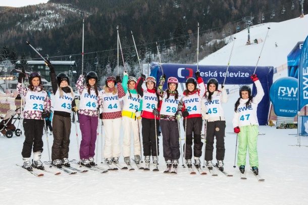 Ve Špindlu si pánové málem vykroutili krky: Dorazily tam totiž finalistky Miss Aerobik 2013